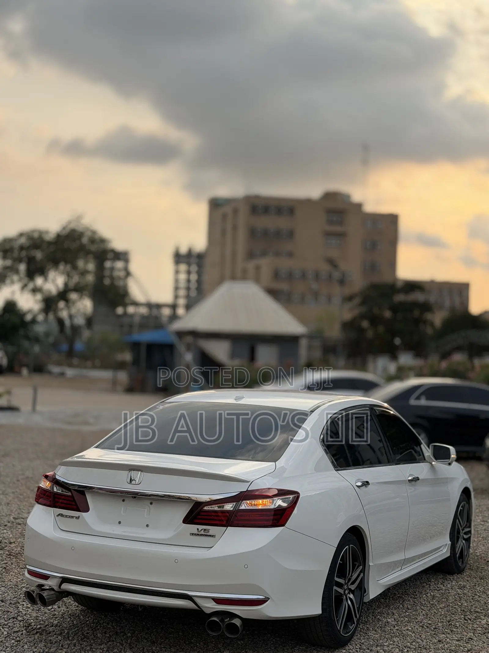 Honda Accord Touring V6 4dr Sedan FWD (3.5L 6cyl 6A) 2017 White
