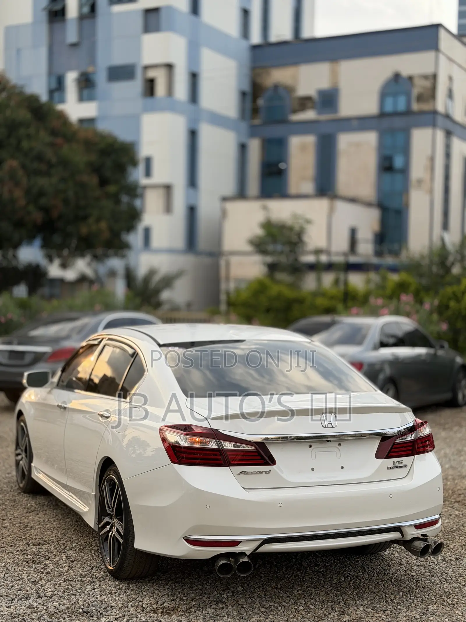 Honda Accord Touring V6 4dr Sedan FWD (3.5L 6cyl 6A) 2017 White