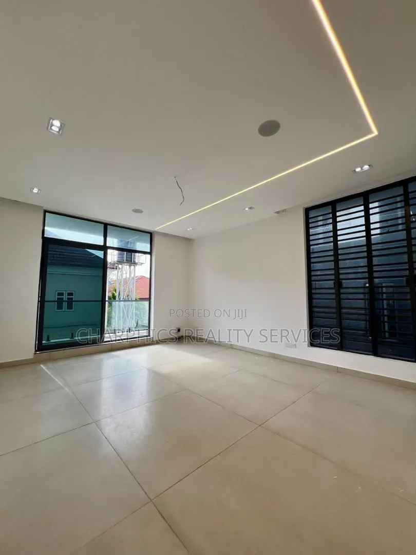 5bdrm Duplex in Lekki Phase 1 for sale
