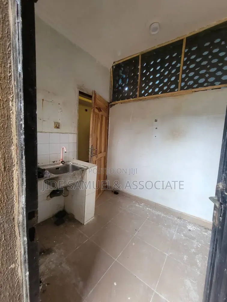 Furnished Mini Flat in Baruwa for rent