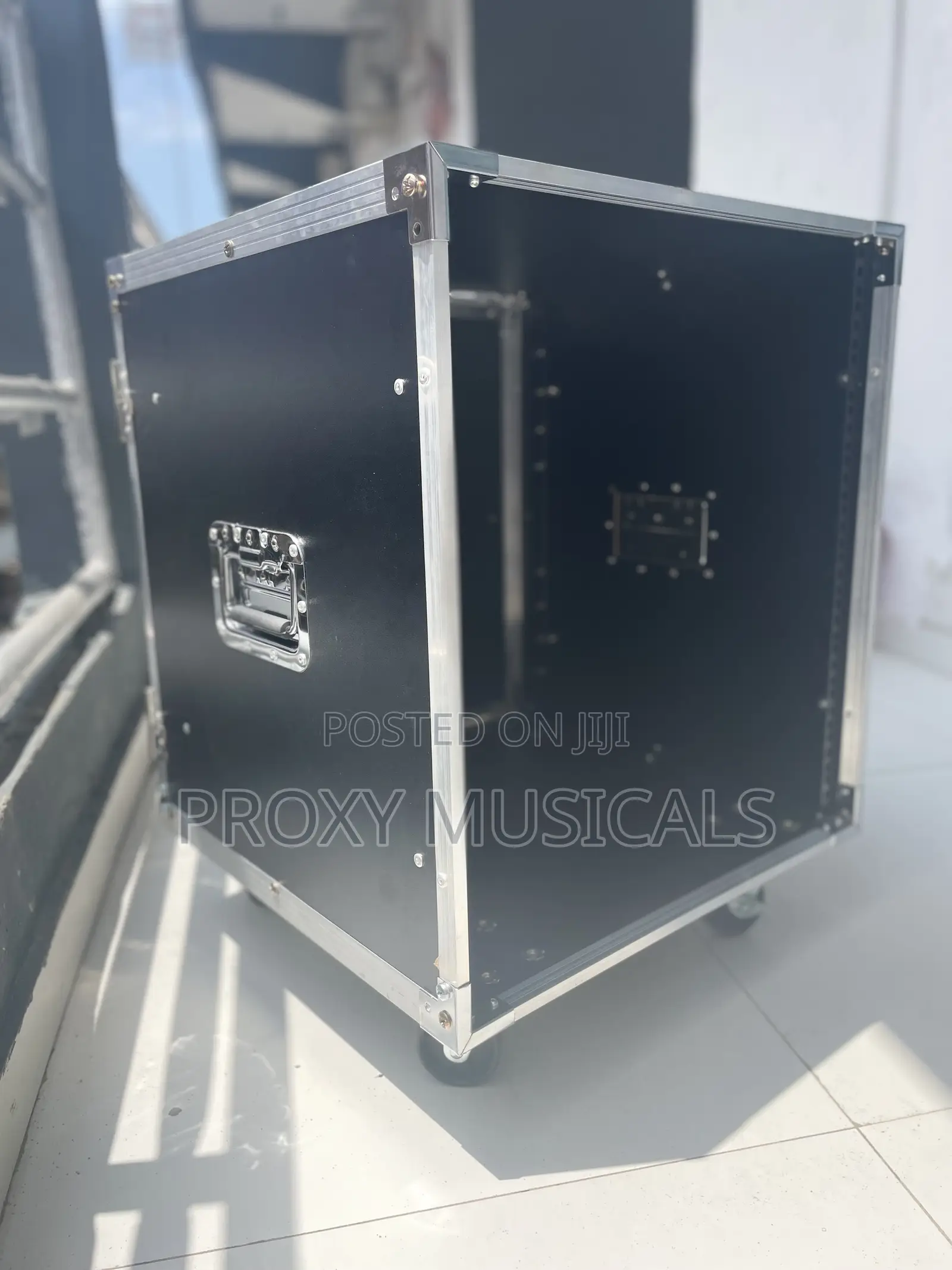 12-Unit (12u) Heavy-Duty Moveable Audio Amp Rack Case With Wheels