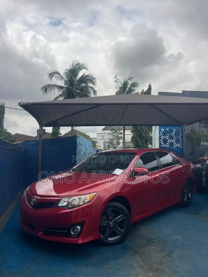 Toyota Camry SE 4dr Sedan (2.5L 4cyl 6A) 2014 Red