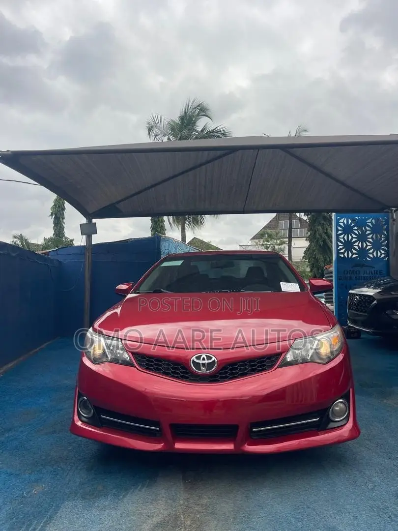Toyota Camry SE 4dr Sedan (2.5L 4cyl 6A) 2014 Red