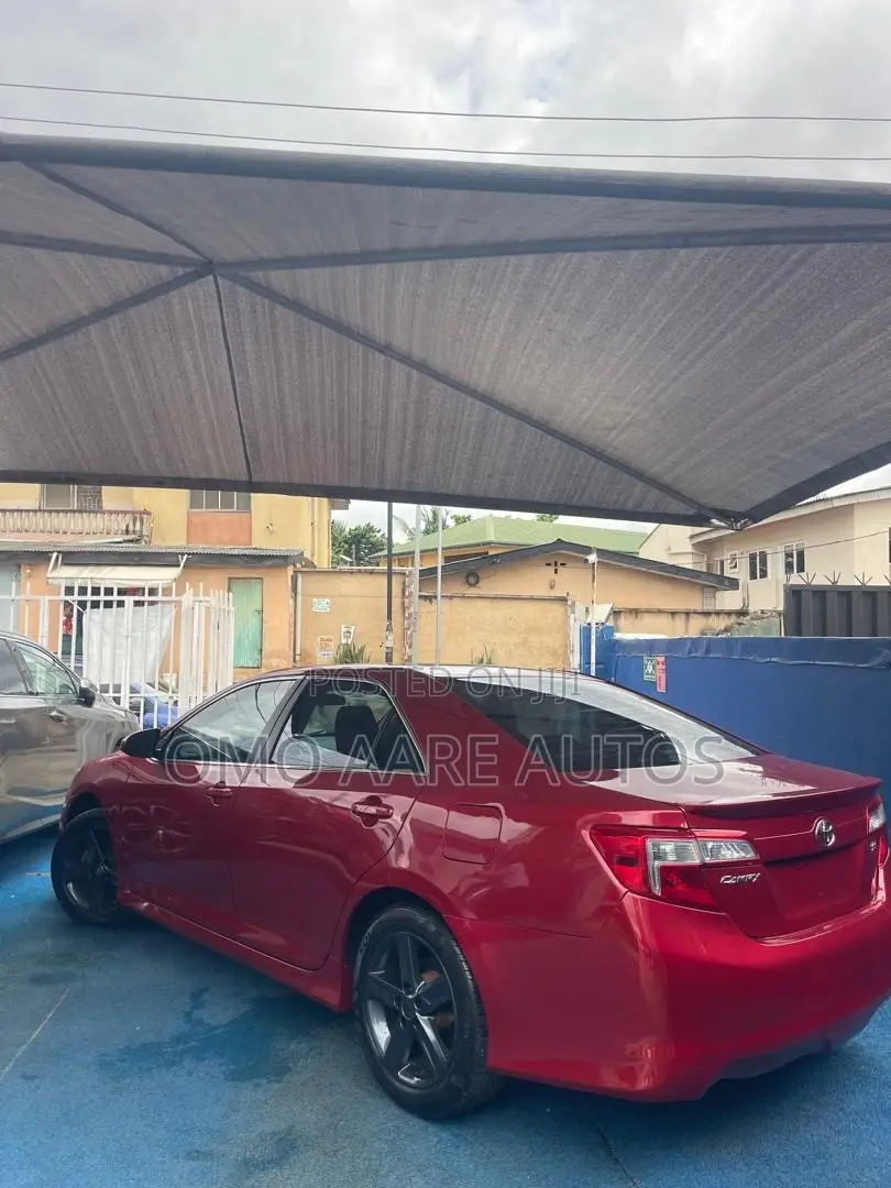 Toyota Camry SE 4dr Sedan (2.5L 4cyl 6A) 2014 Red