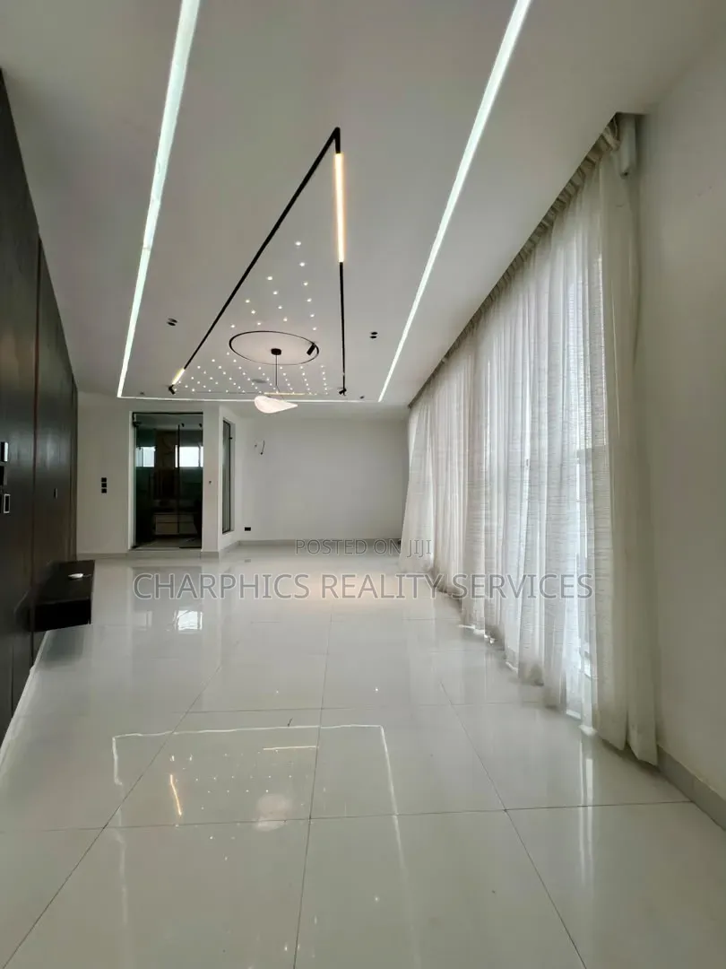 5bdrm Duplex in Chevron for sale