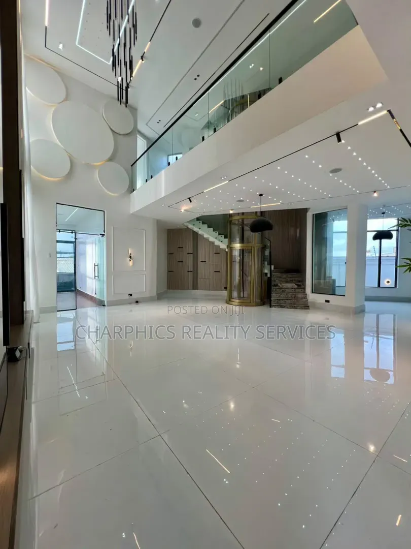 5bdrm Duplex in Chevron for sale