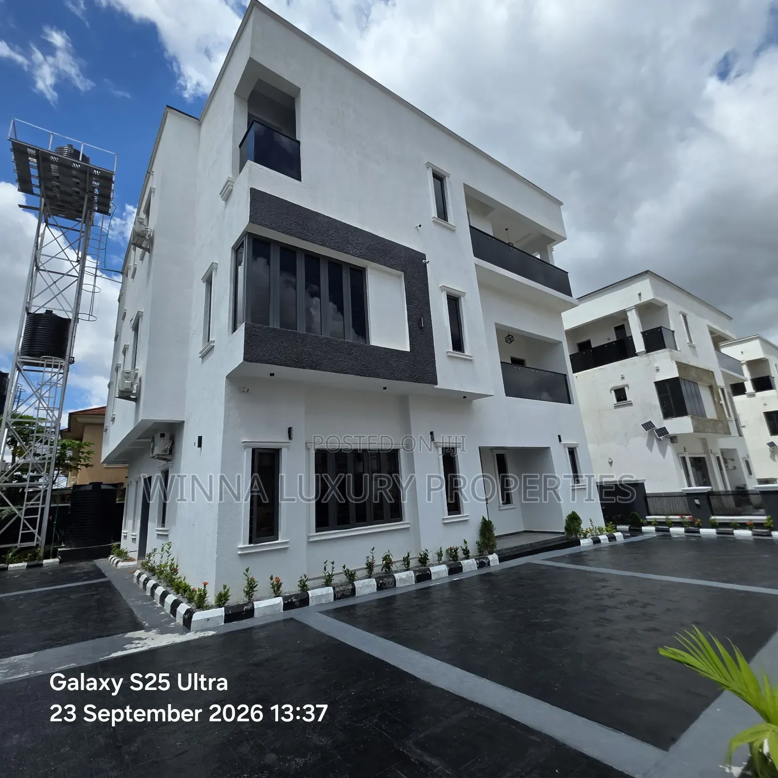 8bdrm Duplex in Naskaxe Court, Lugbe District for sale