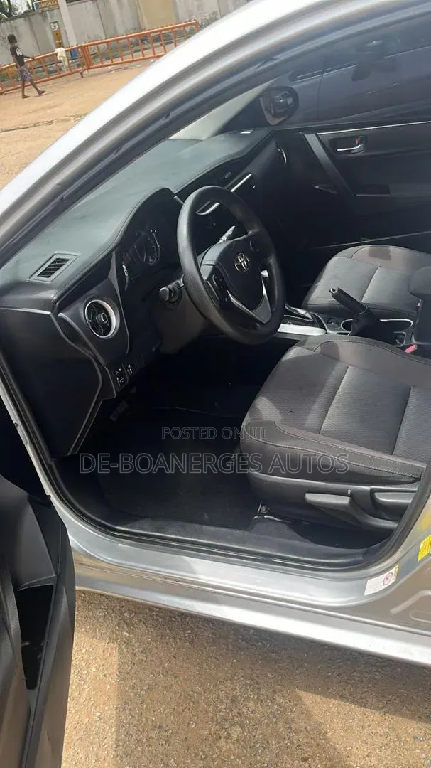 Toyota Corolla 2019 Silver