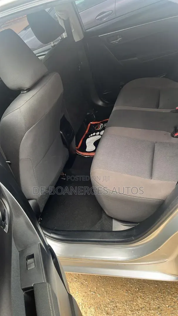 Toyota Corolla 2019 Silver