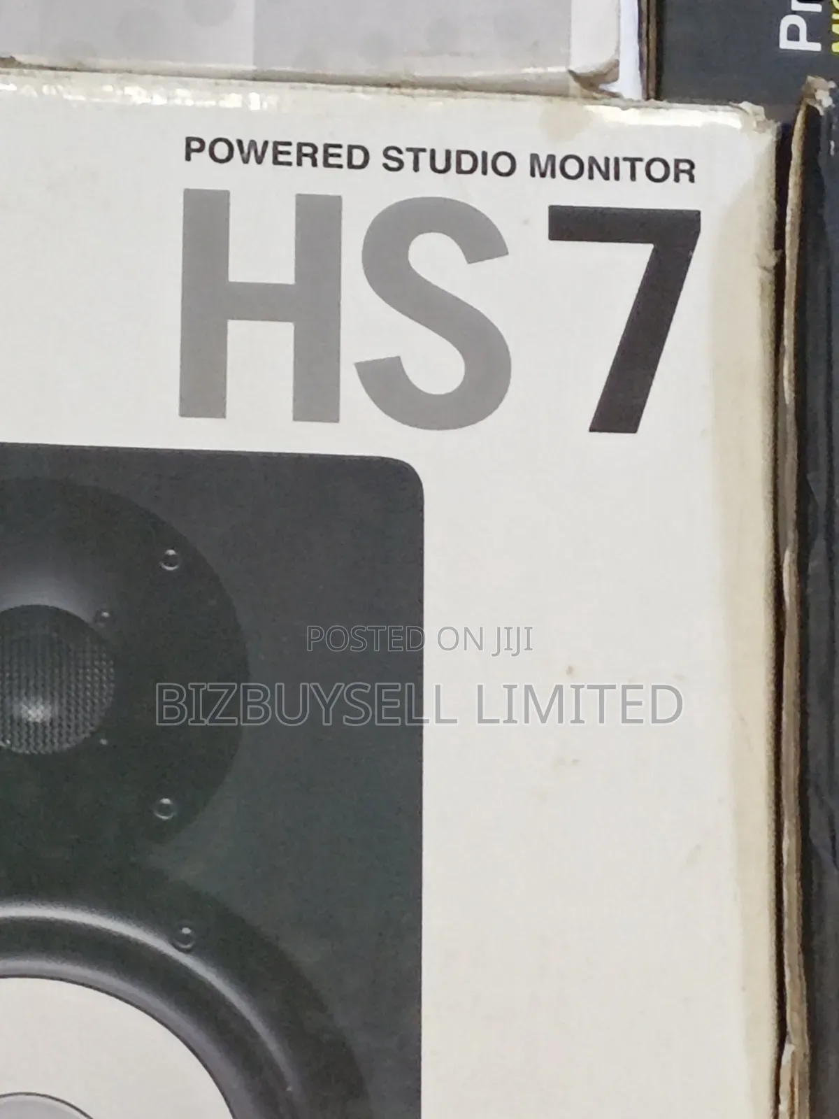 Yamaha HS7 Powered Studio Monitor, a 6.5-Inch Bi-Amplified Speaker