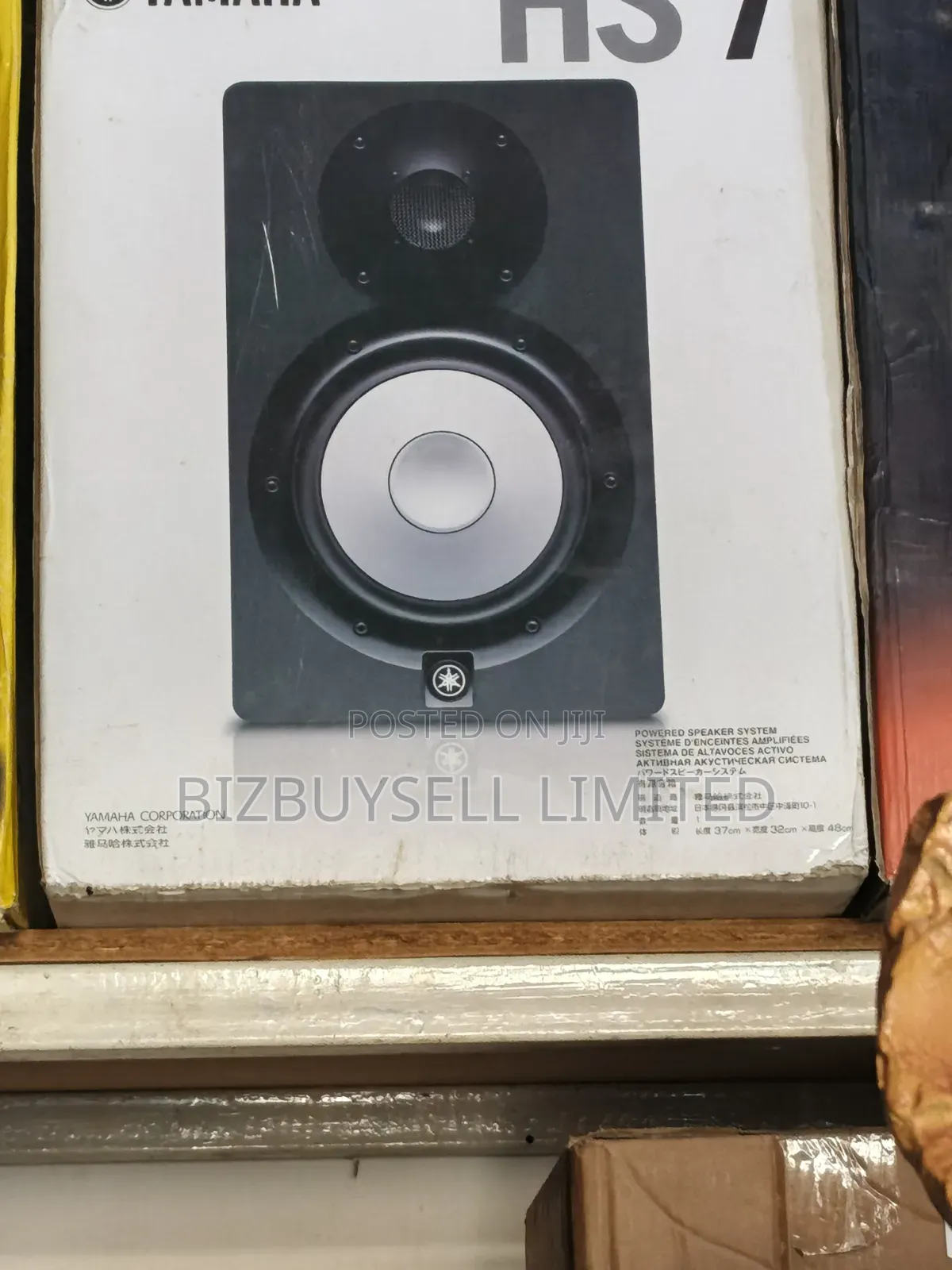 Yamaha HS7 Powered Studio Monitor, a 6.5-Inch Bi-Amplified Speaker