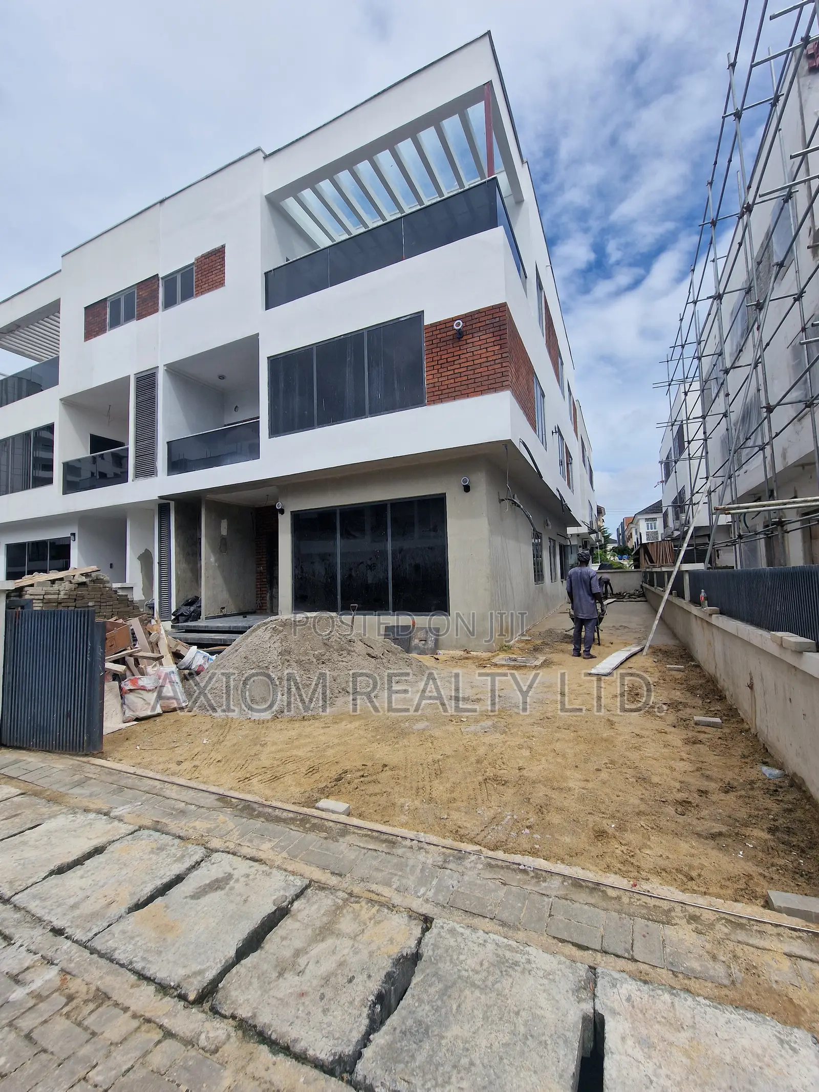 4bdrm Duplex in Banana Island for rent