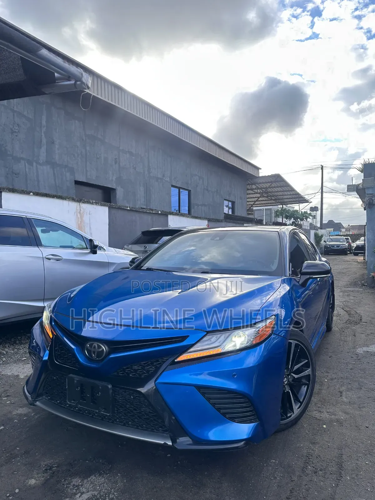 Toyota Camry XLE V6 (3.5L V6 8A) 2019 Blue