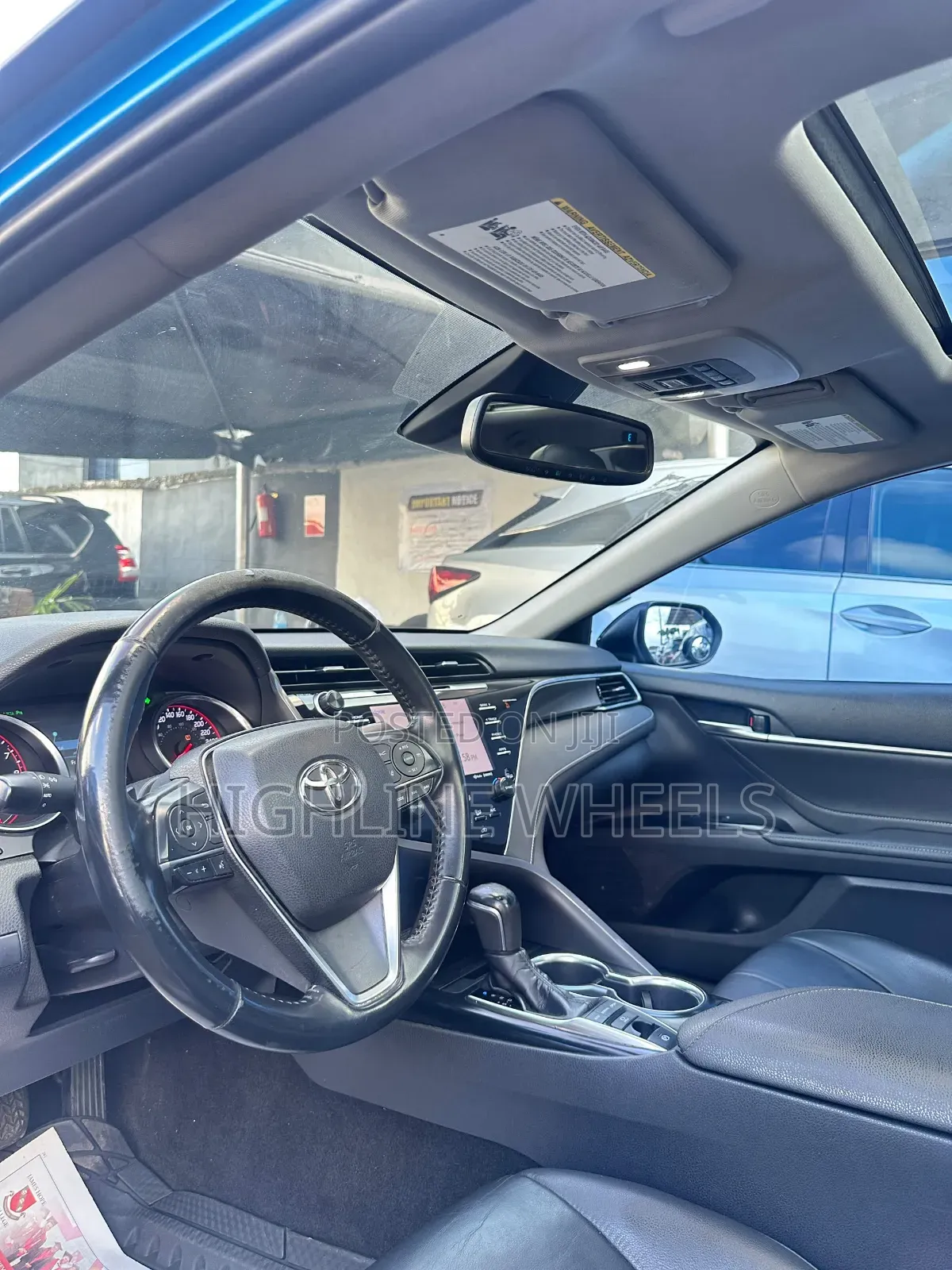 Toyota Camry XLE V6 (3.5L V6 8A) 2019 Blue