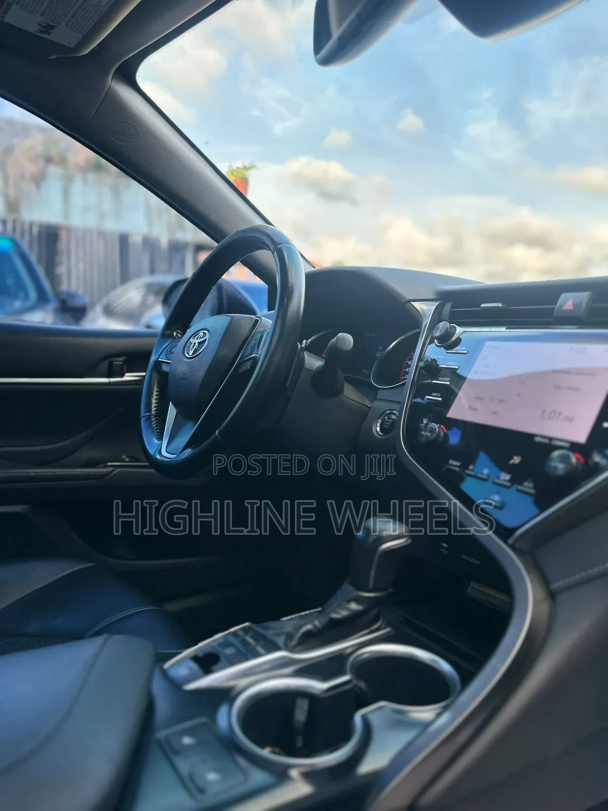 Toyota Camry XLE V6 (3.5L V6 8A) 2019 Blue