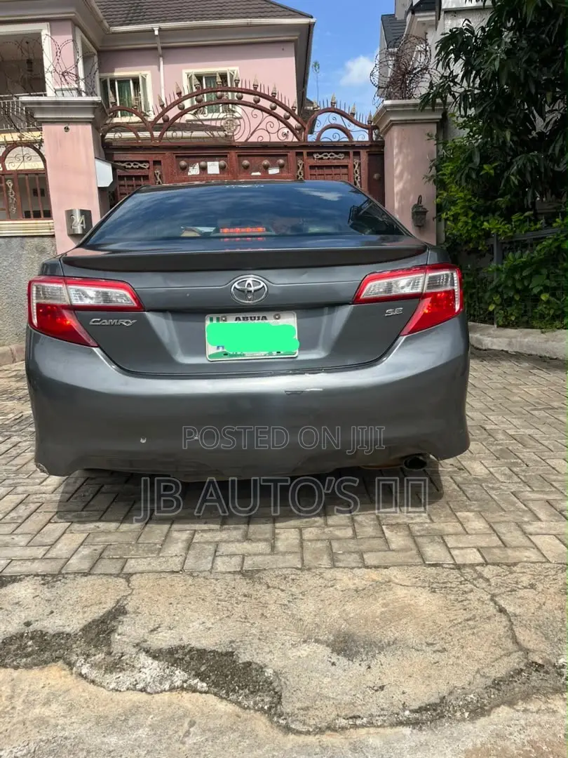 Toyota Camry SE 4dr Sedan (2.5L 4cyl 6A) 2013 Gray