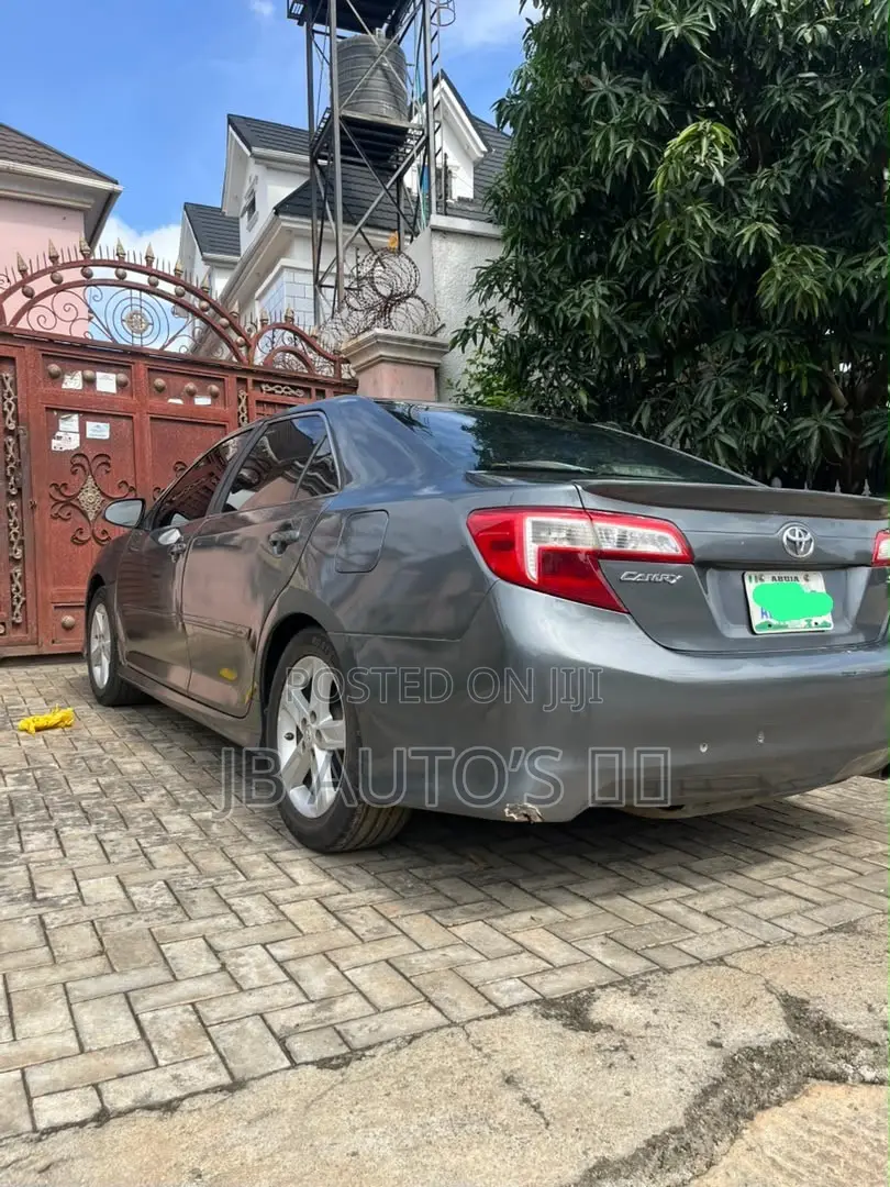 Toyota Camry SE 4dr Sedan (2.5L 4cyl 6A) 2013 Gray