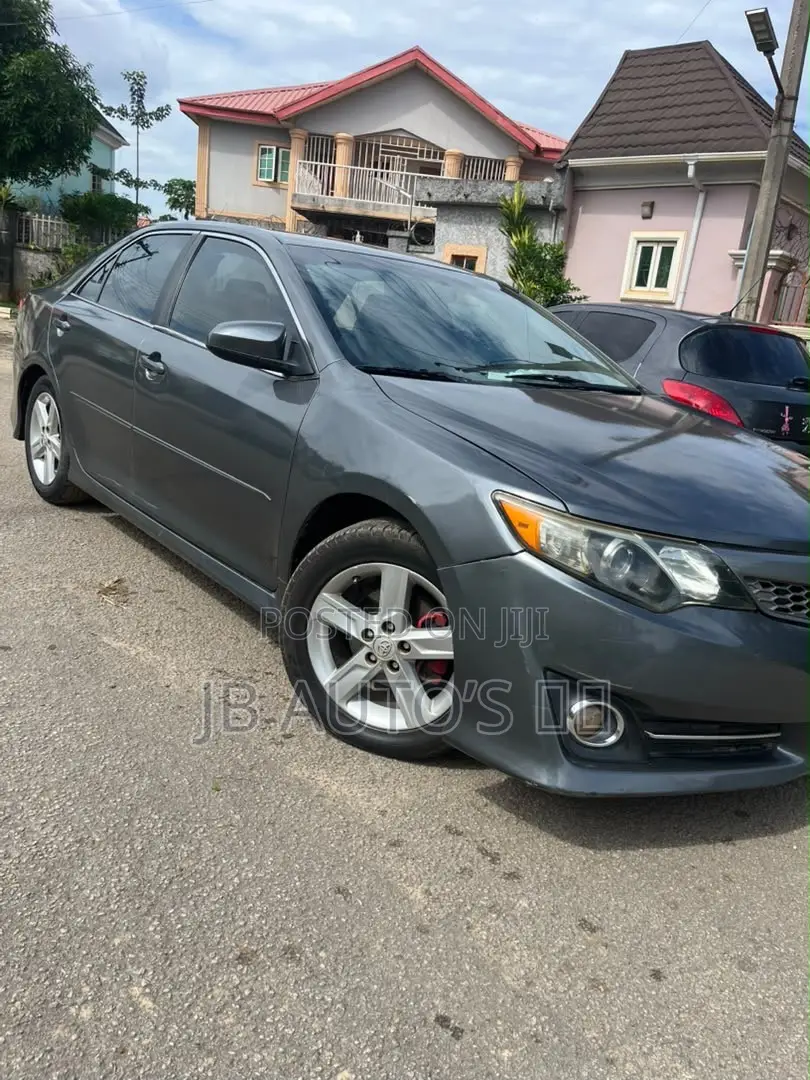 Toyota Camry SE 4dr Sedan (2.5L 4cyl 6A) 2013 Gray