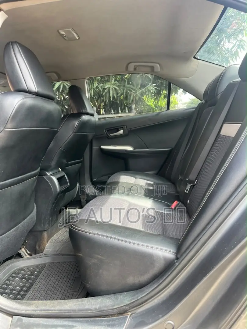 Toyota Camry SE 4dr Sedan (2.5L 4cyl 6A) 2013 Gray
