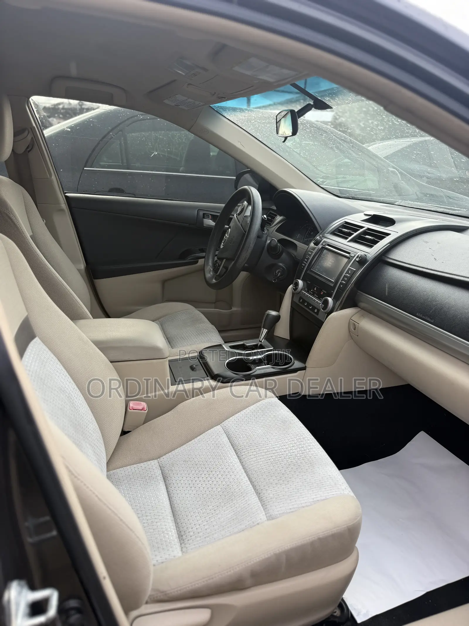 Toyota Camry LE 4dr Sedan (2.5L 4cyl 6A) 2012 Gray