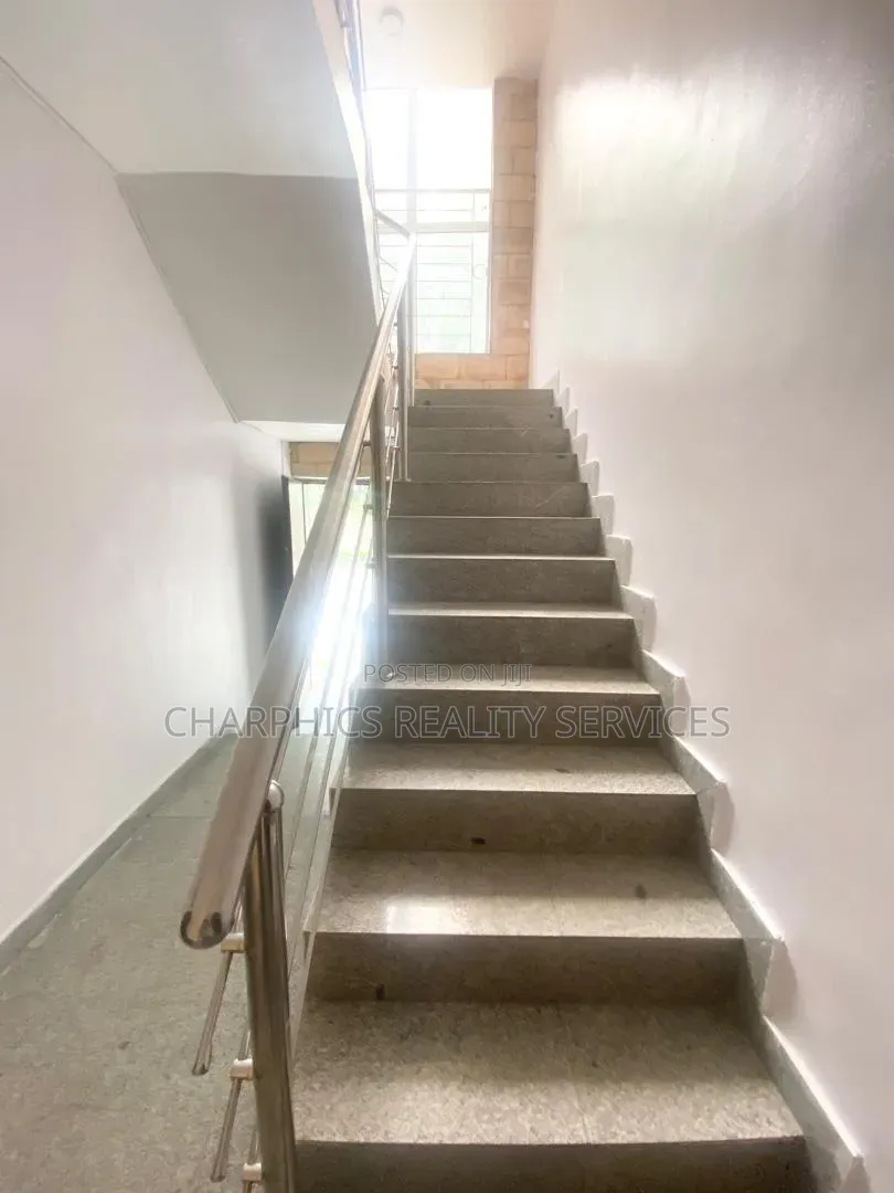 3bdrm Apartment in Lekki Phase 1 for sale