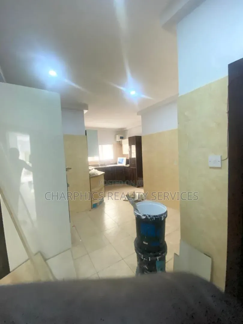 3bdrm Apartment in Lekki Phase 1 for sale