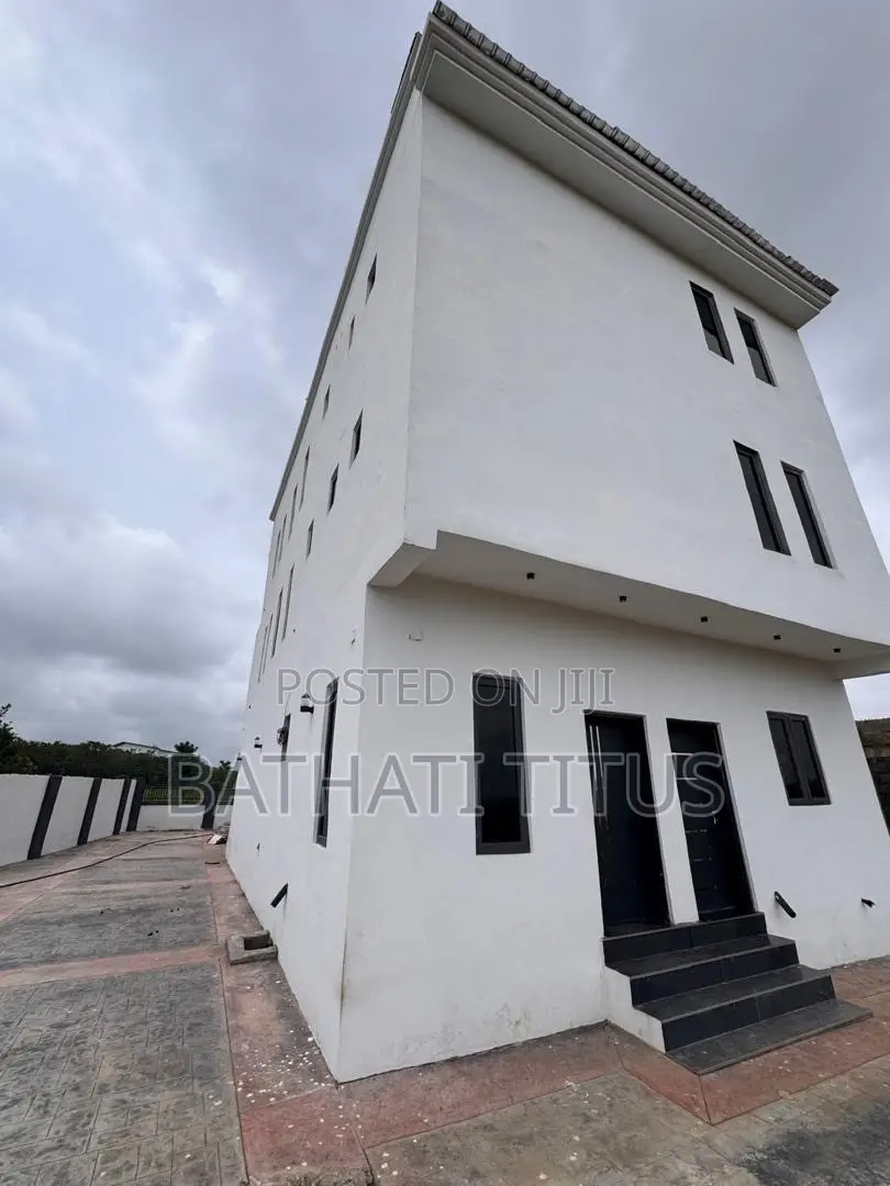 5bdrm Duplex in Life Camp for sale