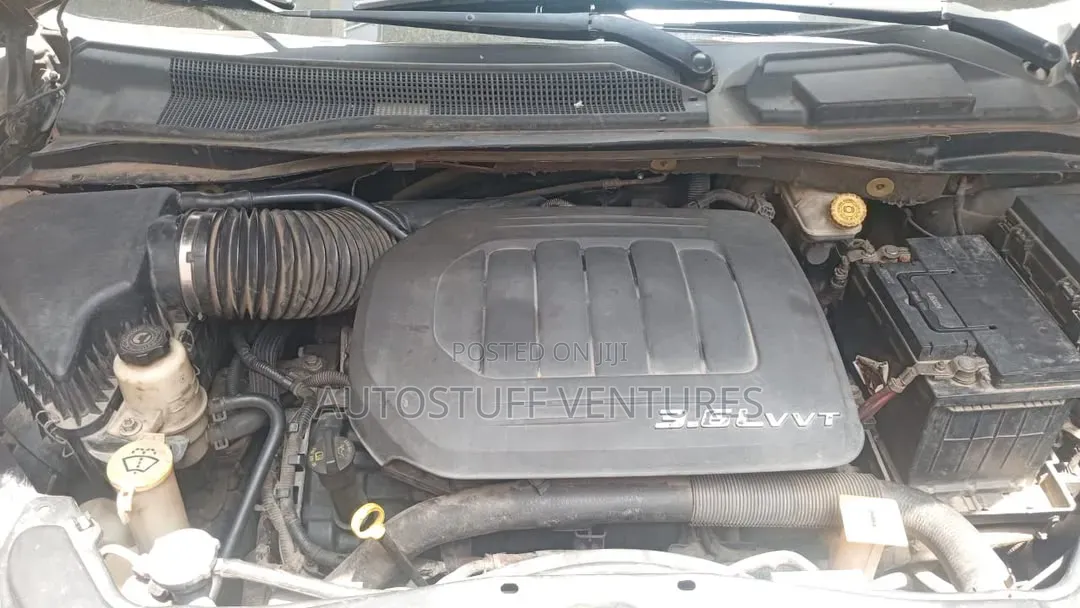 Volkswagen Routan SE 2012 Gray