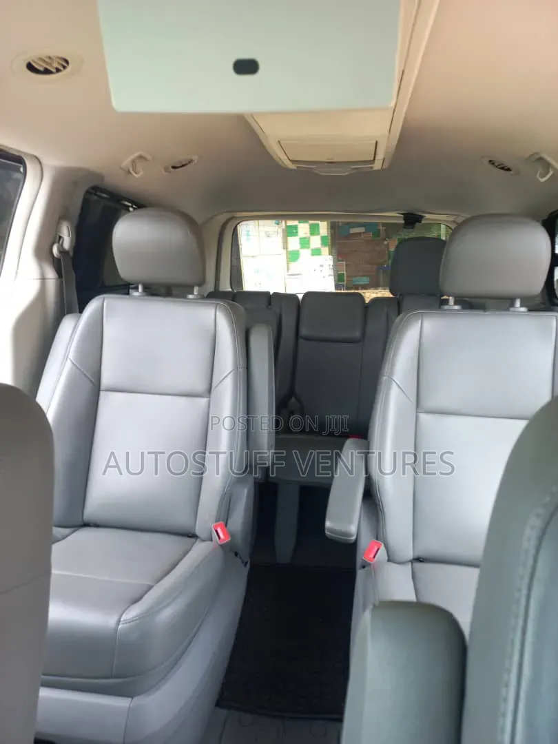 Volkswagen Routan SE 2012 Gray