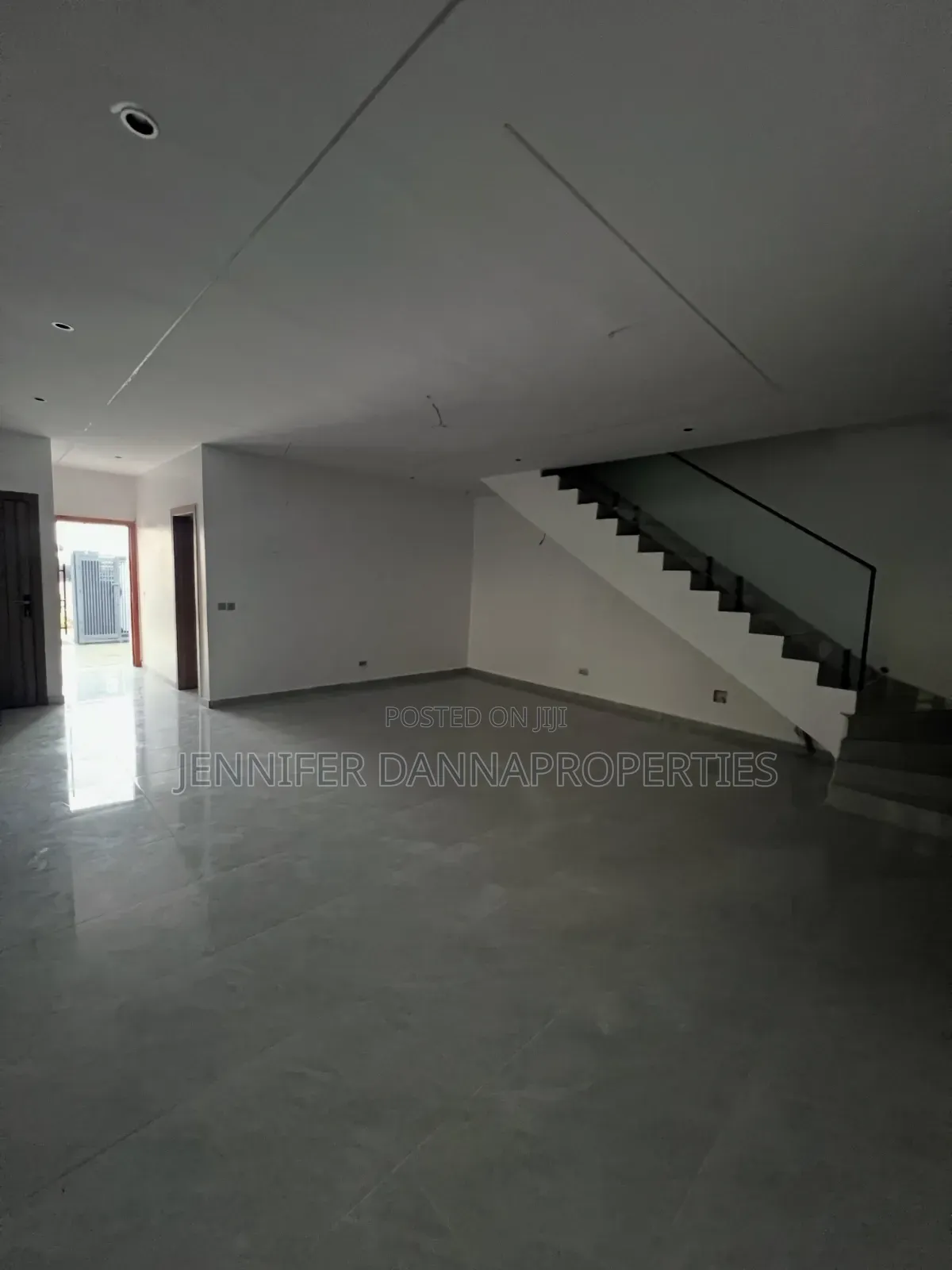 4bdrm Duplex in Ogombo for sale