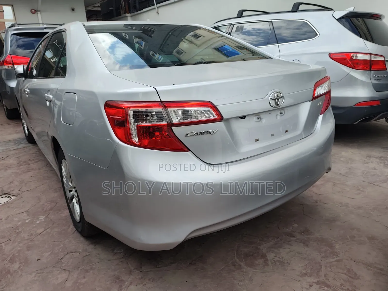 Toyota Camry LE 4dr Sedan (2.5L 4cyl 6A) 2013 Silver