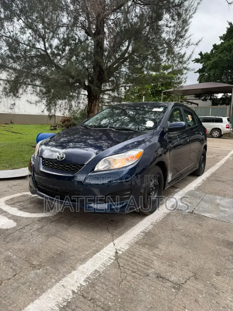 Toyota Matrix L Hatchback FWD (1.8L 4cyl 5M) 2012 Blue