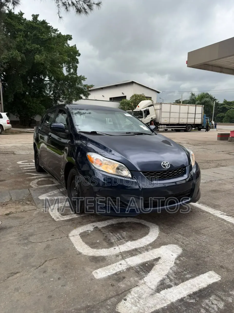 Toyota Matrix L Hatchback FWD (1.8L 4cyl 5M) 2012 Blue