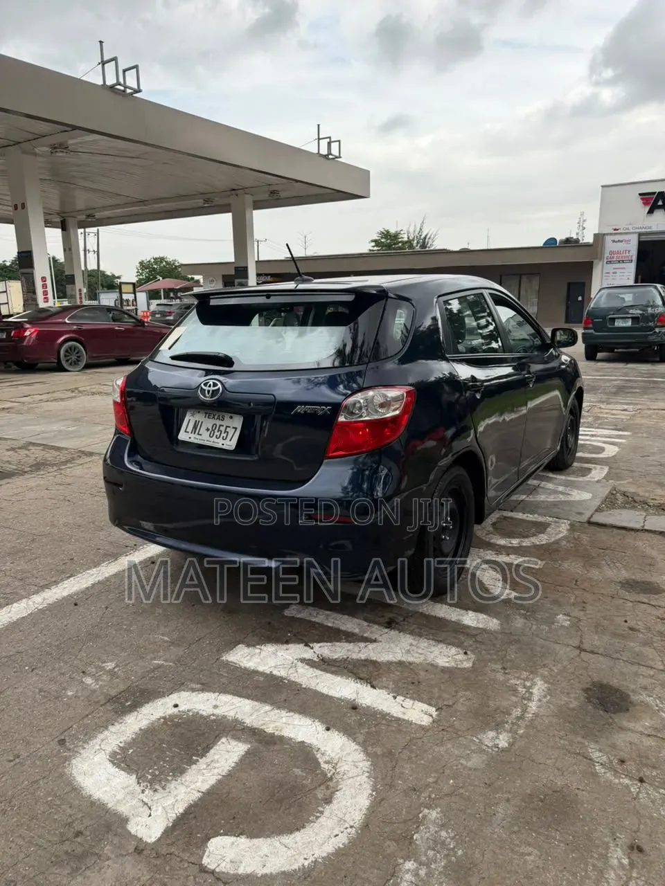 Toyota Matrix L Hatchback FWD (1.8L 4cyl 5M) 2012 Blue