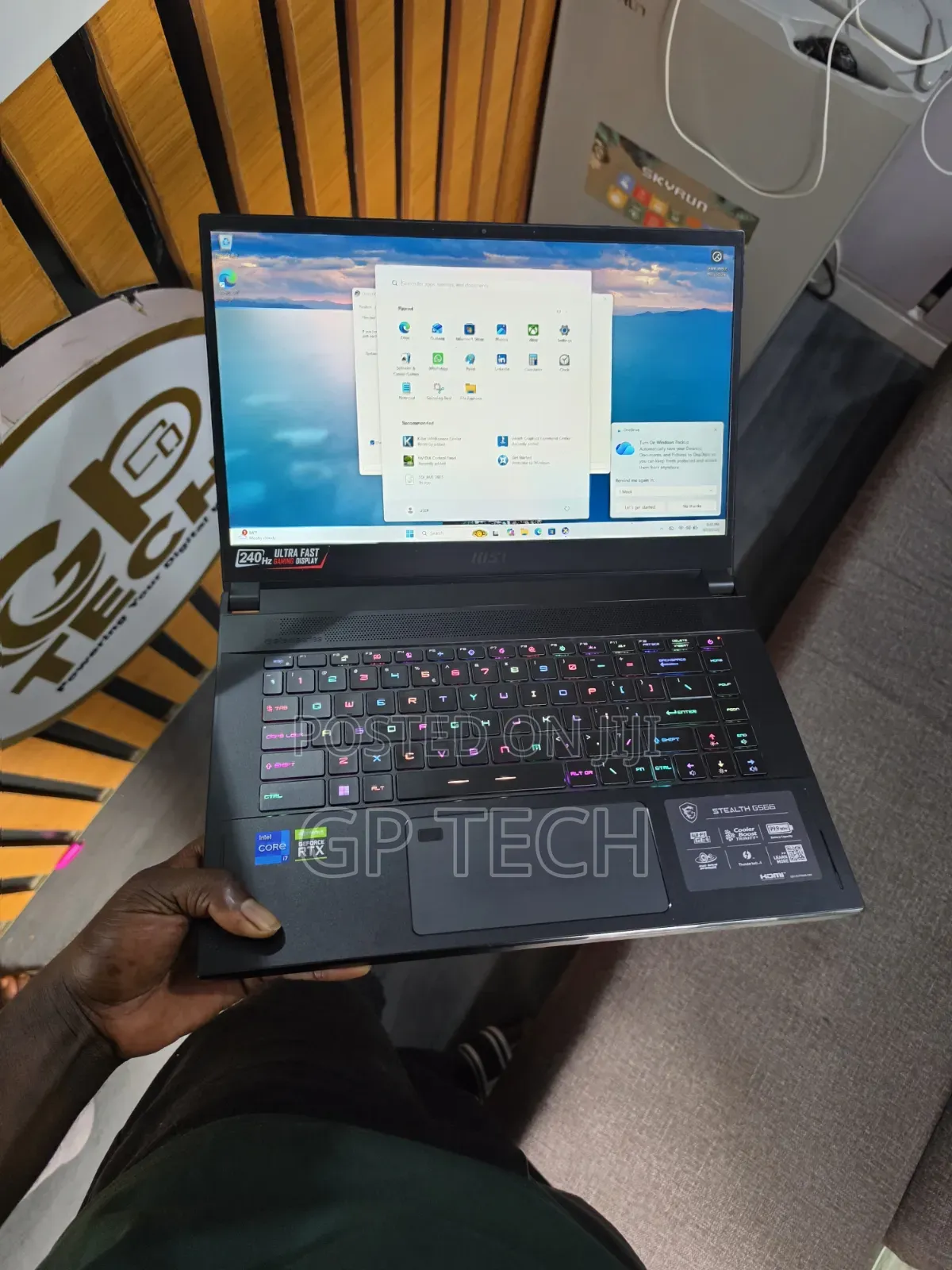 Laptop MSI GS66 Stealth 12UHS 32GB Intel Core i7 SSD 512GB