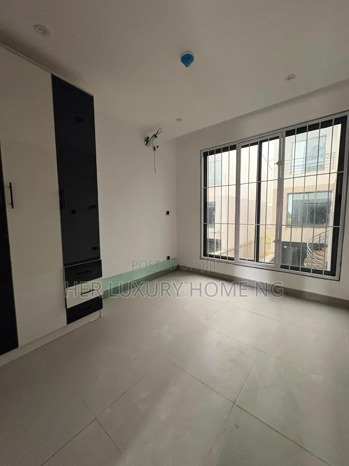 5bdrm Duplex in Chevron for rent