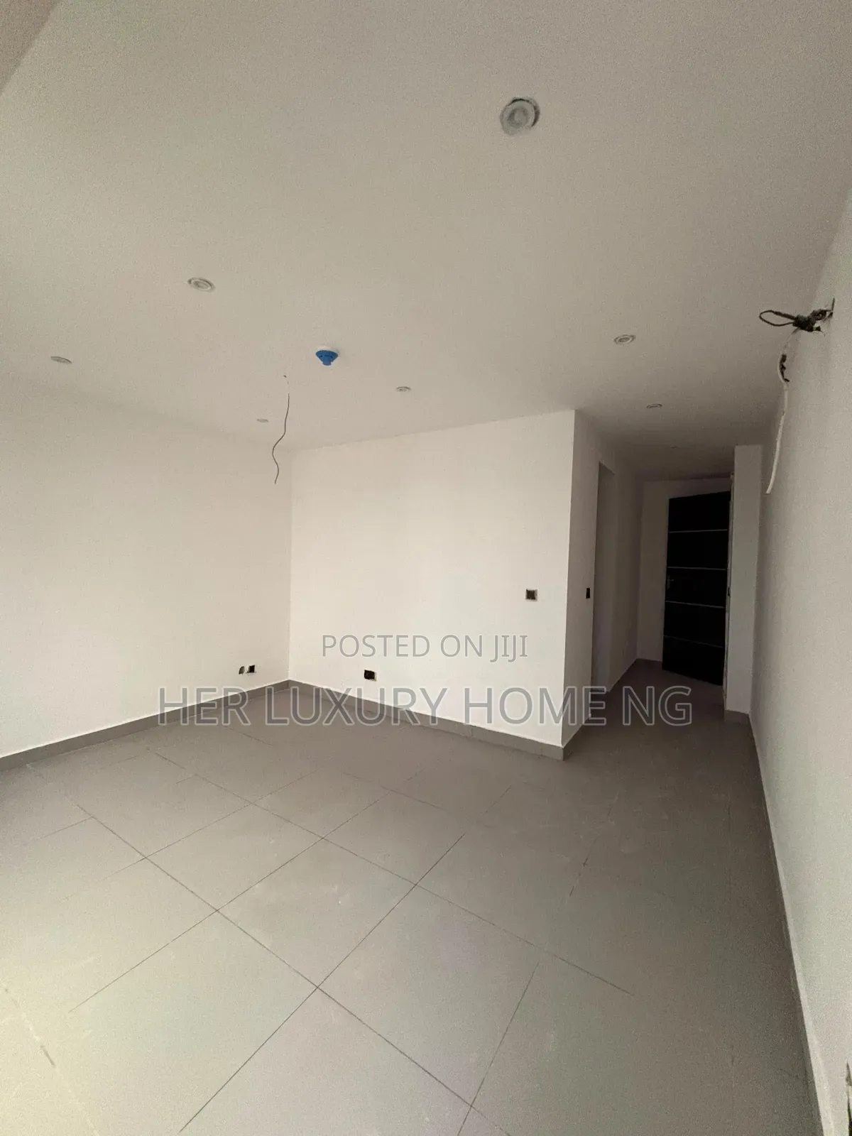 5bdrm Duplex in Chevron for rent