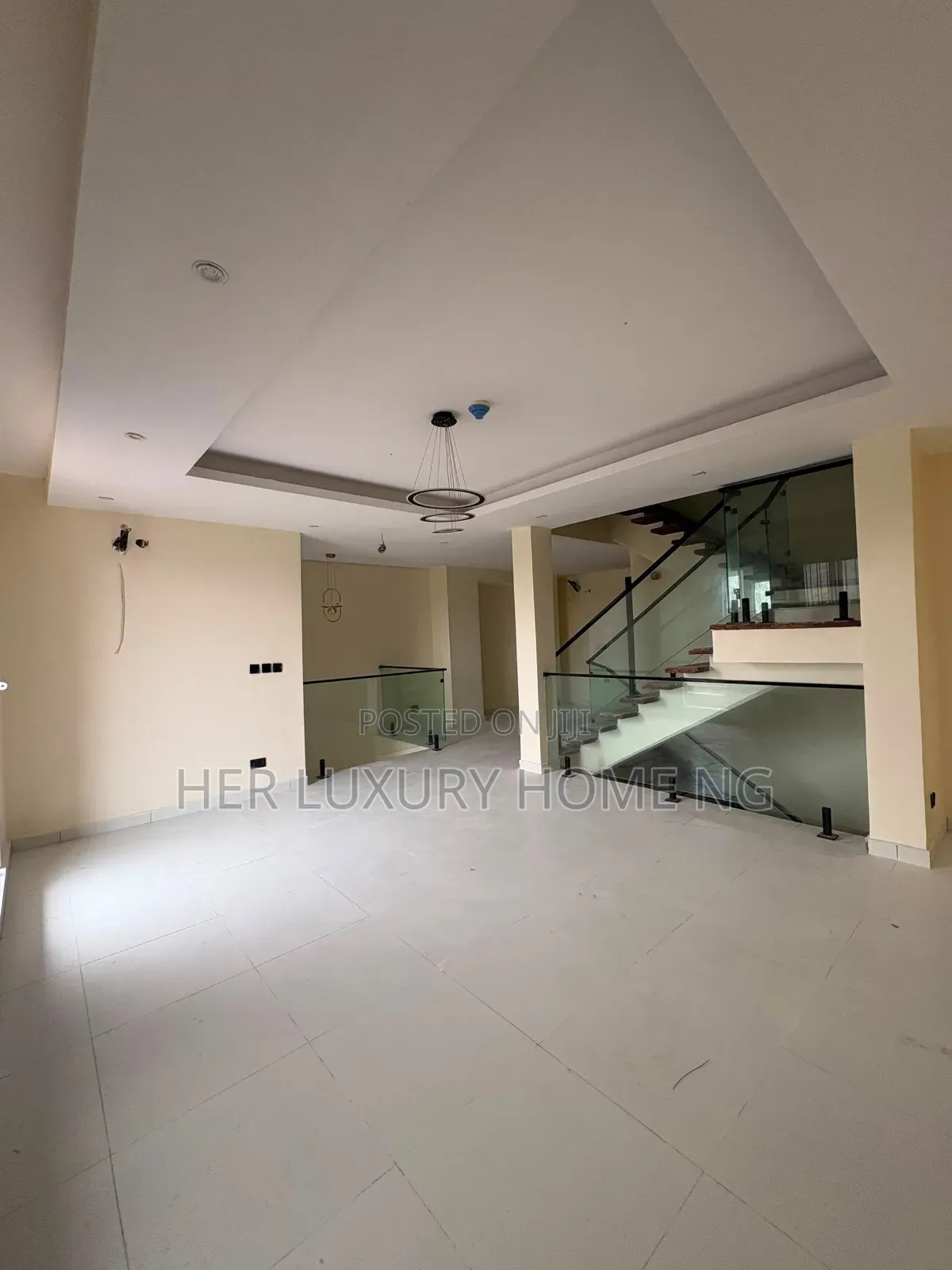 5bdrm Duplex in Chevron for rent