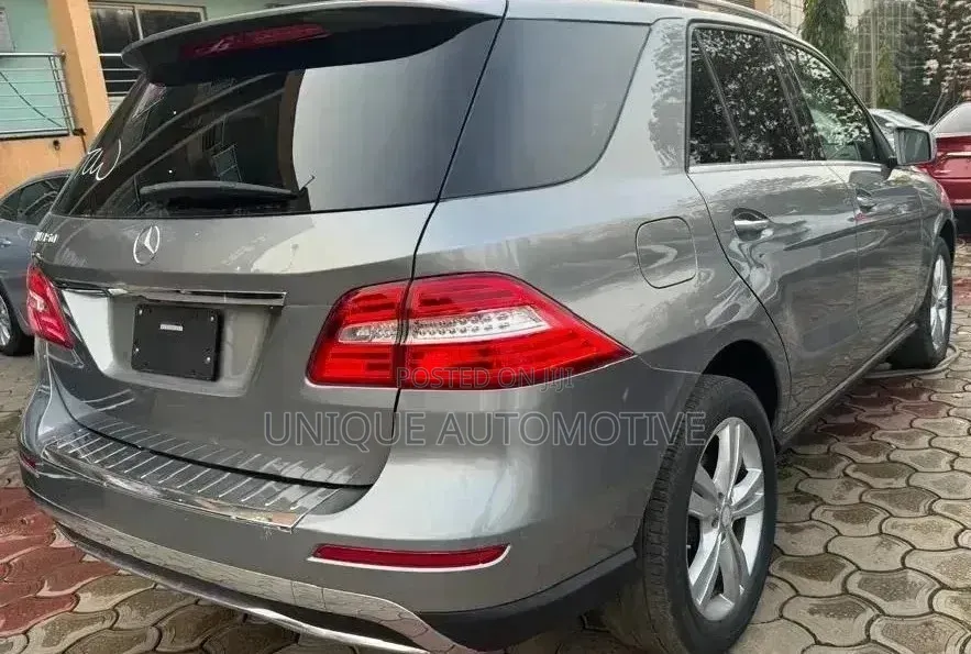 Mercedes-Benz M Class ML350 4MATIC 4dr SUV AWD (3.5L 6cyl 7A) 2015 Gray