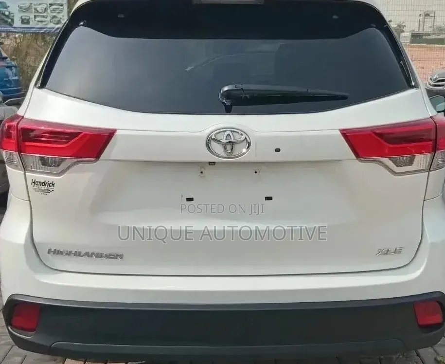 Toyota Highlander XLE V6 4x4 (3.5L 6cyl 6A) 2016 Off white