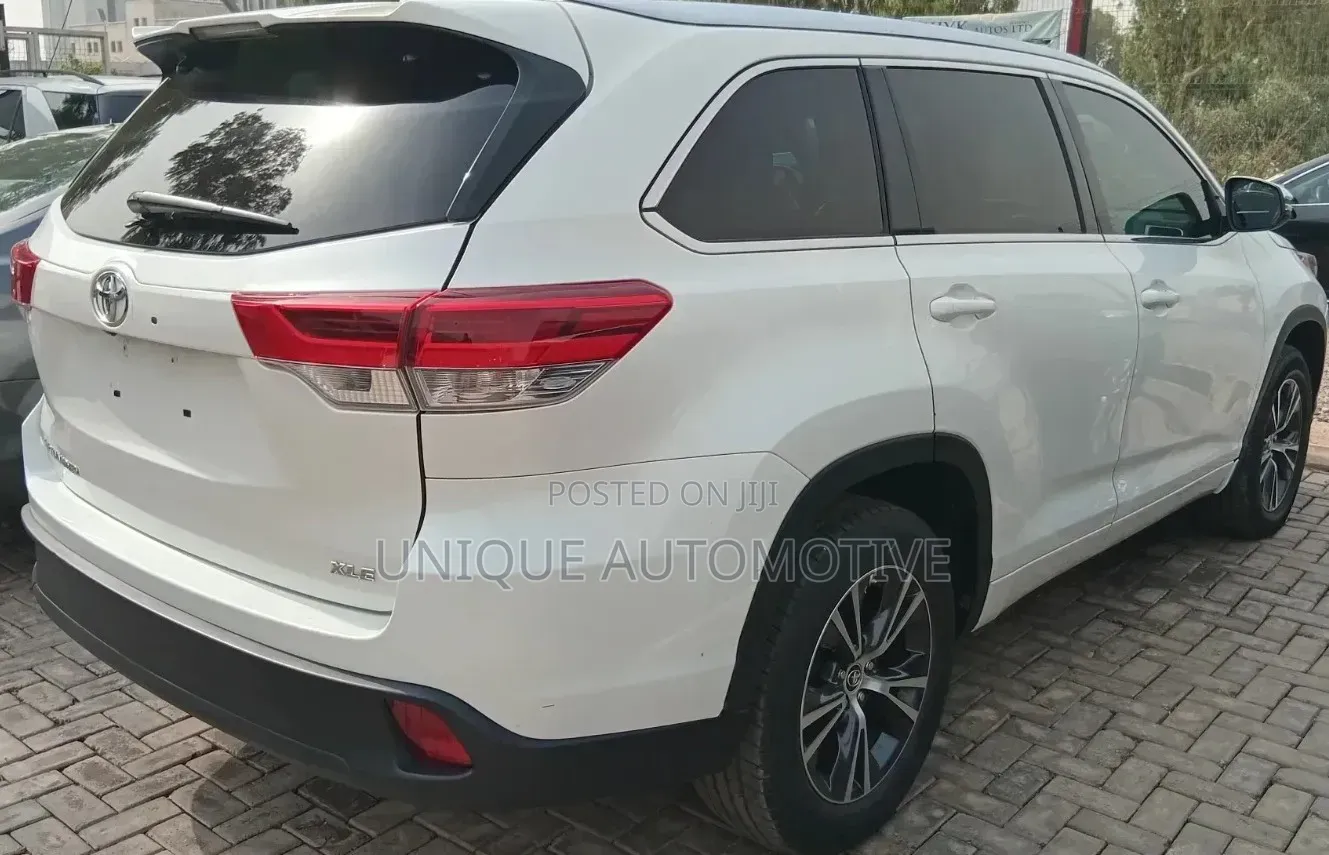 Toyota Highlander XLE V6 4x4 (3.5L 6cyl 6A) 2016 Off white