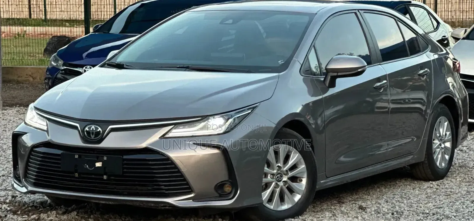 Toyota Corolla XSE 2023 Gold