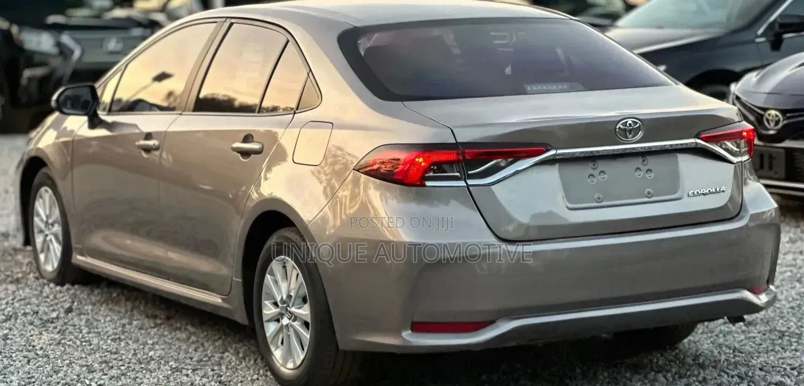 Toyota Corolla XSE 2023 Gold