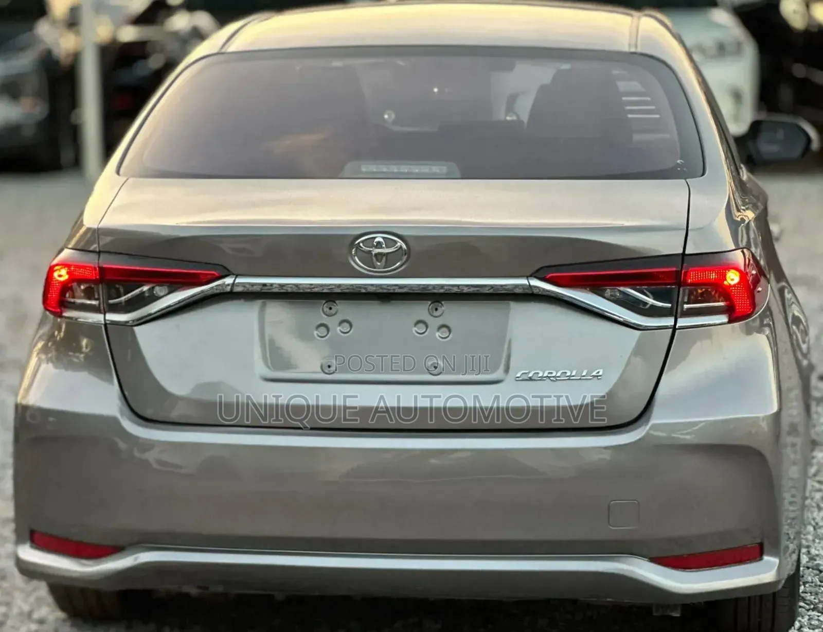 Toyota Corolla XSE 2023 Gold