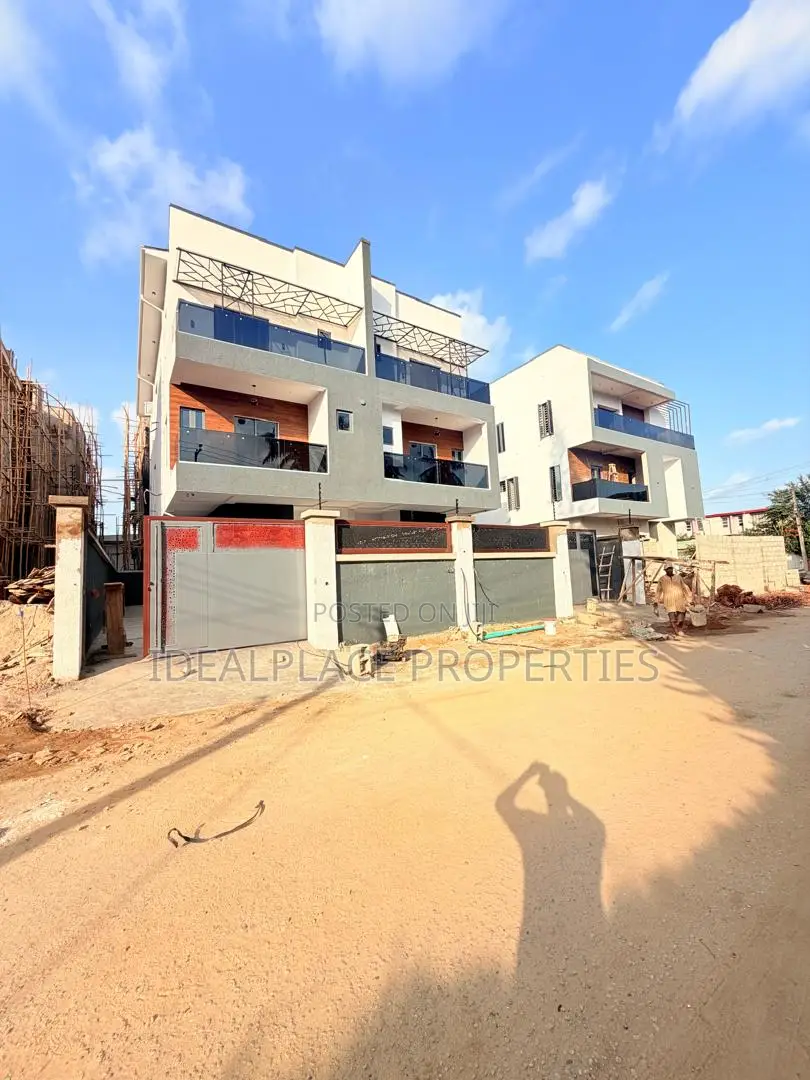 4bdrm Duplex in Adeniyi Jones for rent