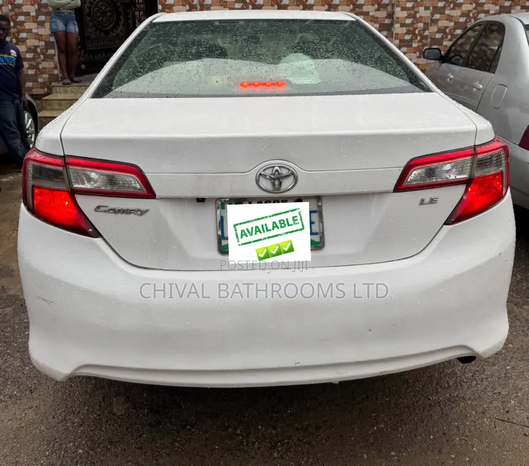 Toyota Camry LE 4dr Sedan (2.5L 4cyl 6A) 2012 White
