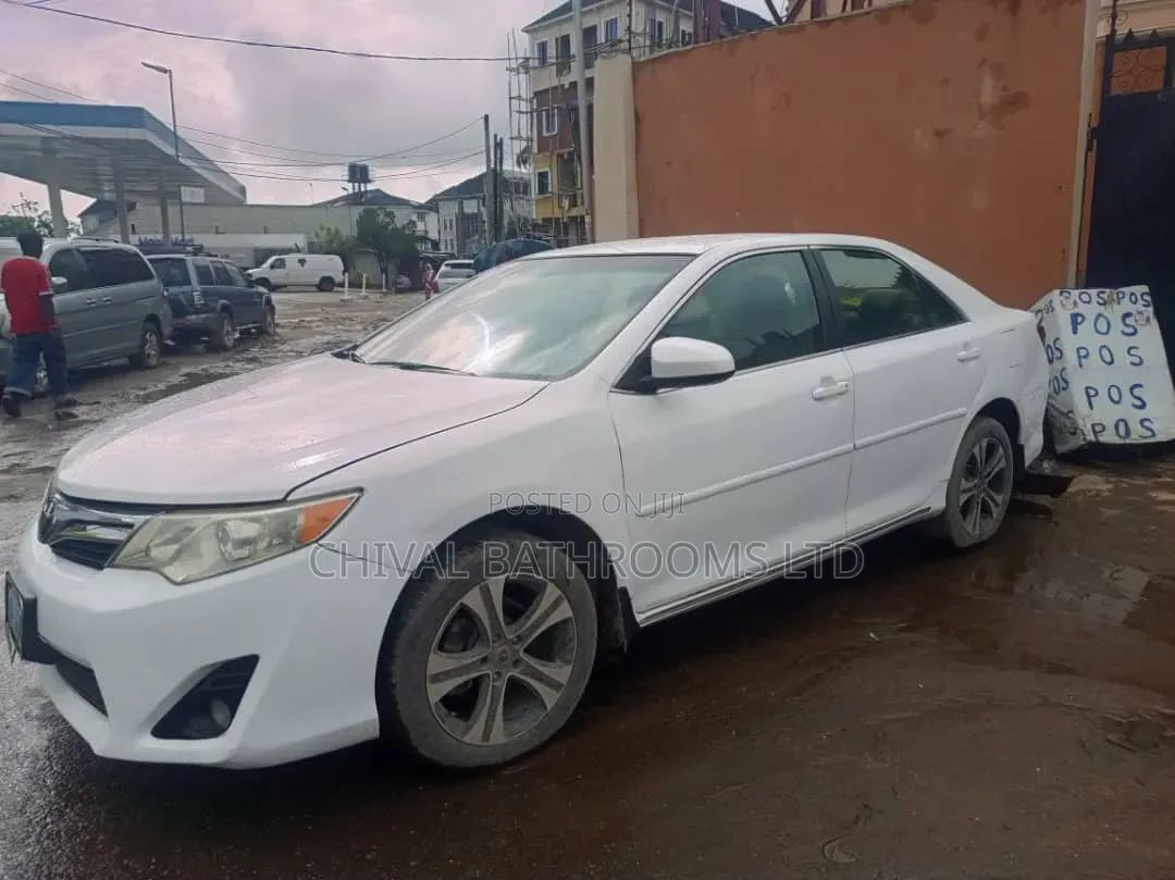Toyota Camry LE 4dr Sedan (2.5L 4cyl 6A) 2012 White