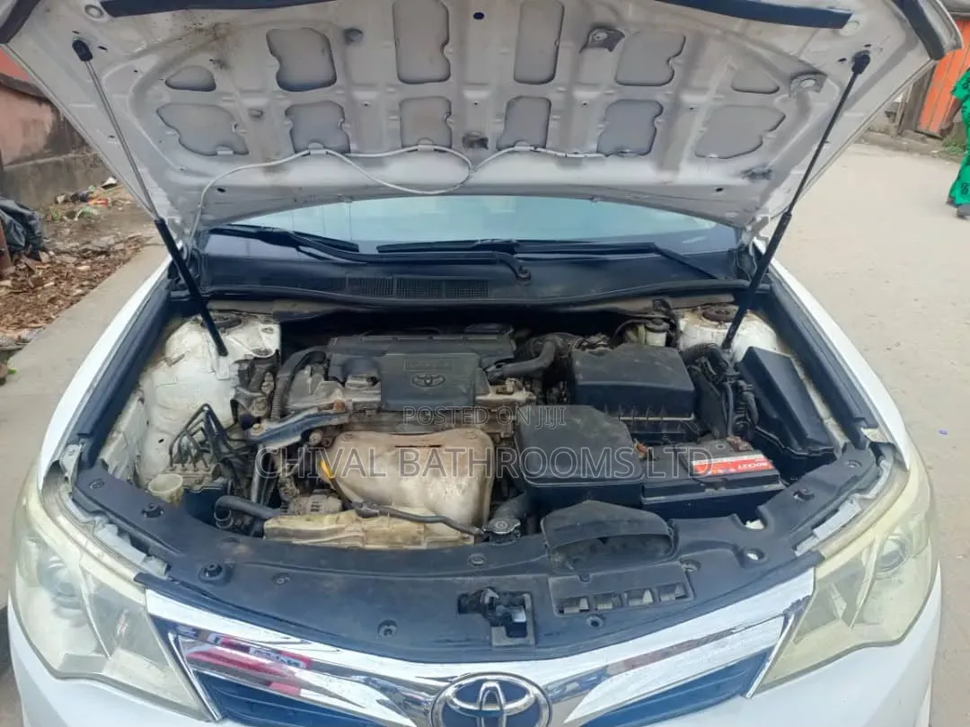 Toyota Camry LE 4dr Sedan (2.5L 4cyl 6A) 2012 White