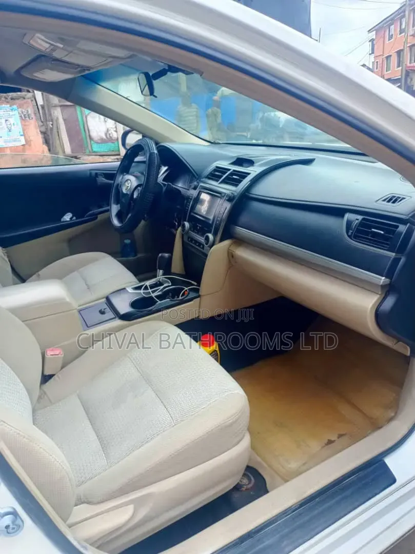 Toyota Camry LE 4dr Sedan (2.5L 4cyl 6A) 2012 White