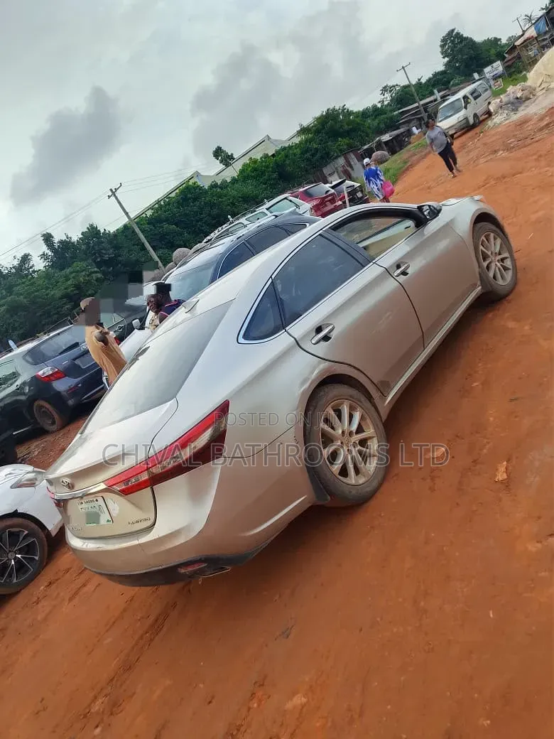 Toyota Avalon Limited Sedan FWD (3.5L 6cyl 6A) 2013 Gold